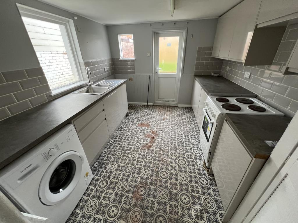 Lot: 13 - TWO-BEDROOM TERRACE HOUSE WITH GARDEN - General view of kitchen